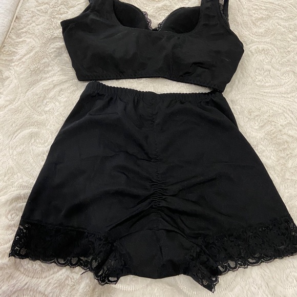 Rhonda shear pinup bra and pantie set - Picture 2 of 2